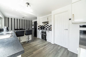 kitchen/diner- click for photo gallery